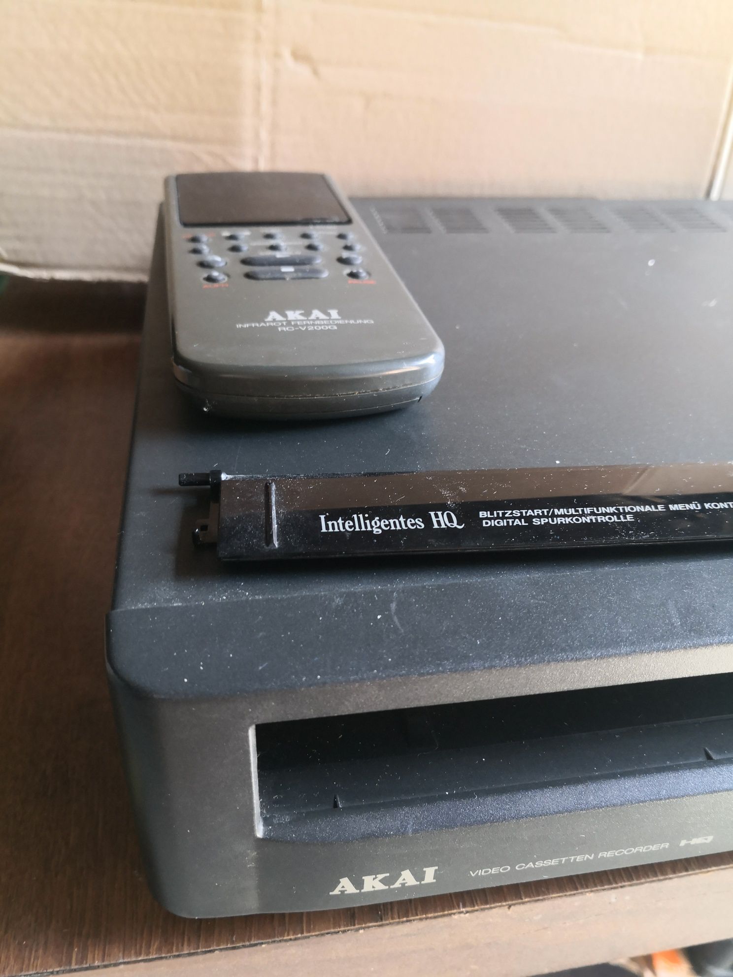 Magnetowid Akai F200EOG +Pilot opis