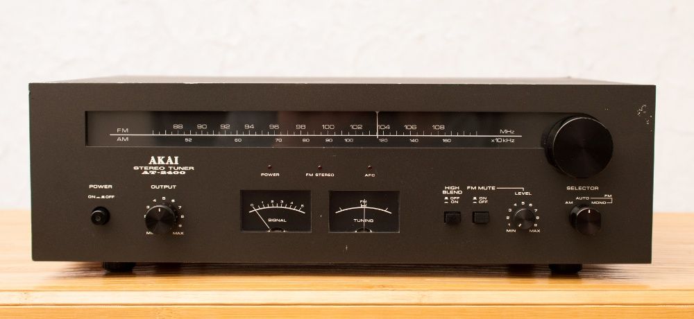 Стерео-тюнер Akai AT-2400, FM приёмник 1970-х годов