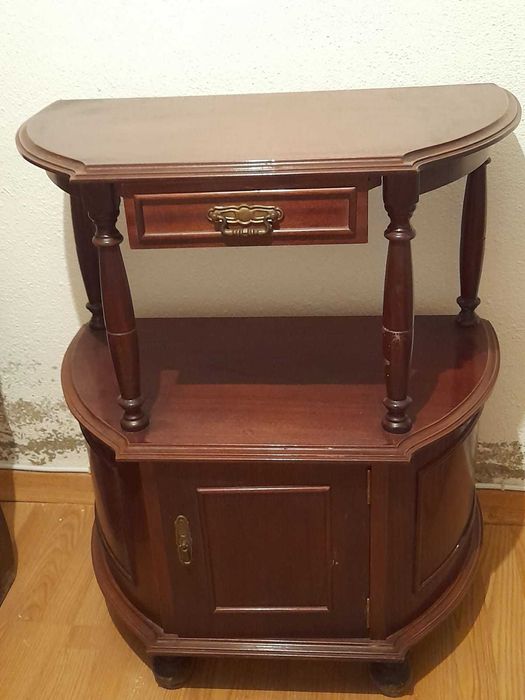 Vários móveis 1 arca 1 sapateira