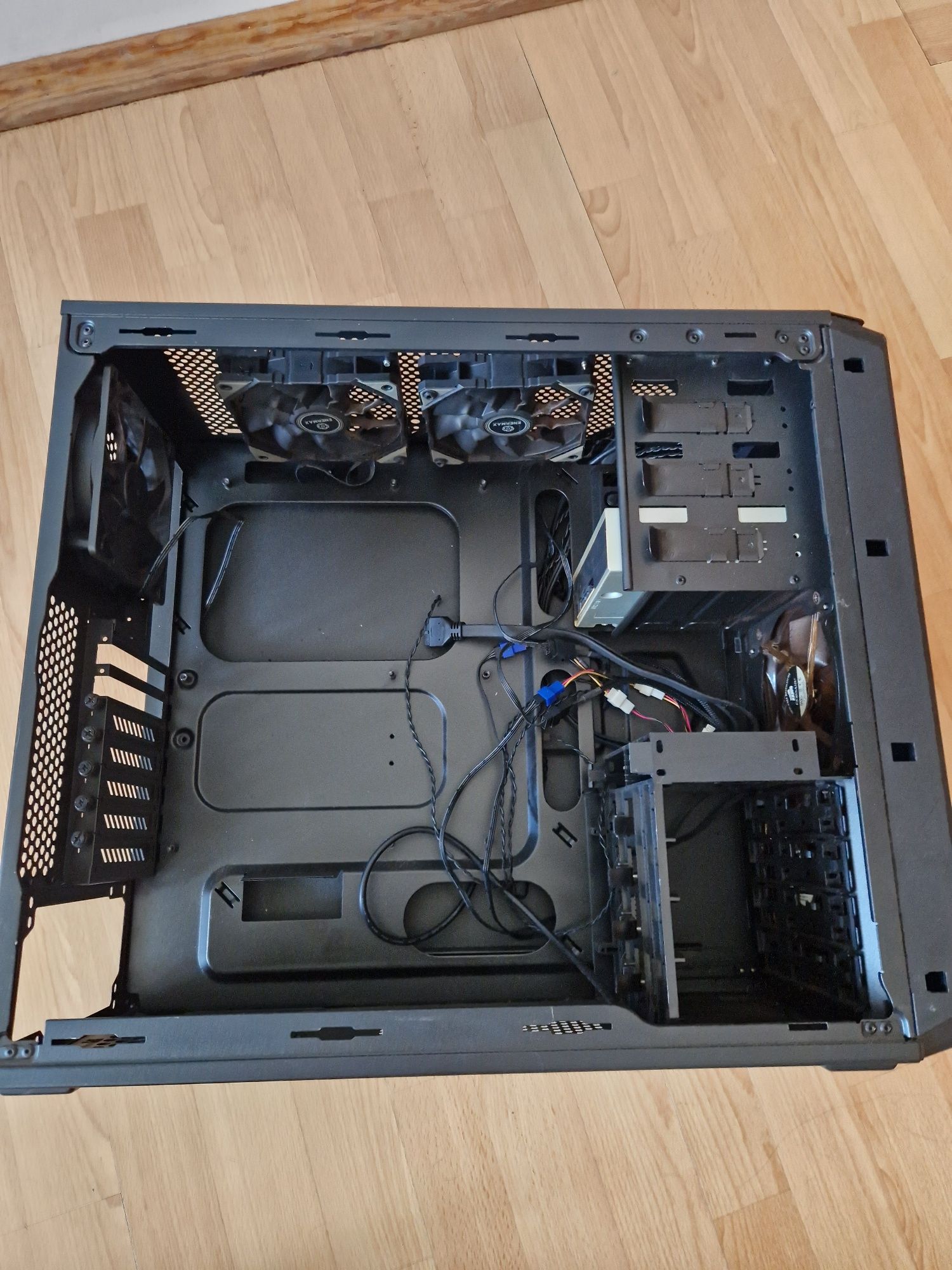 Corsair Брендовий корпус з 5 кулерами