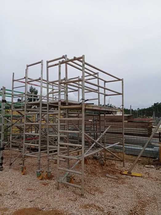 Torre Andaime de Aluminio Rolante - Usado