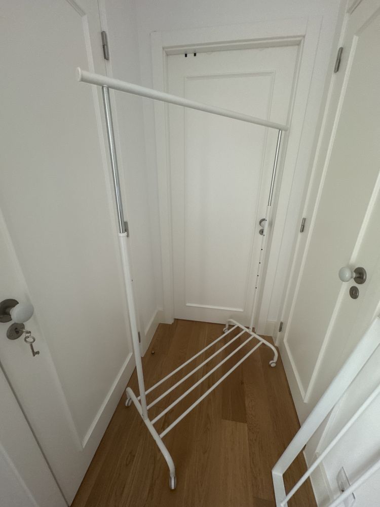 Charriot branco , extensivel e com rodas