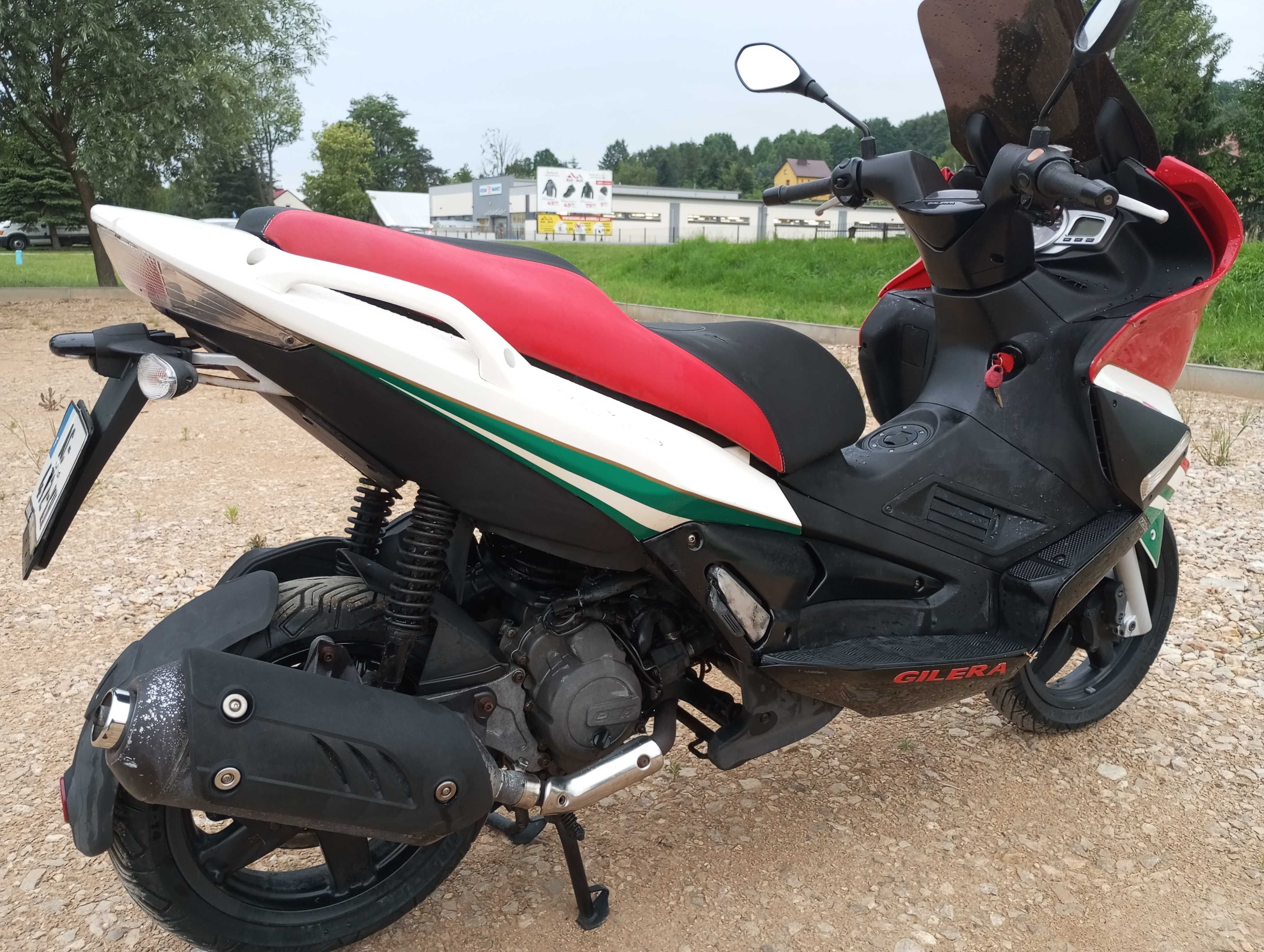 Gilera Nexus 125 ie Centenario wersja na 100 lecie firmy