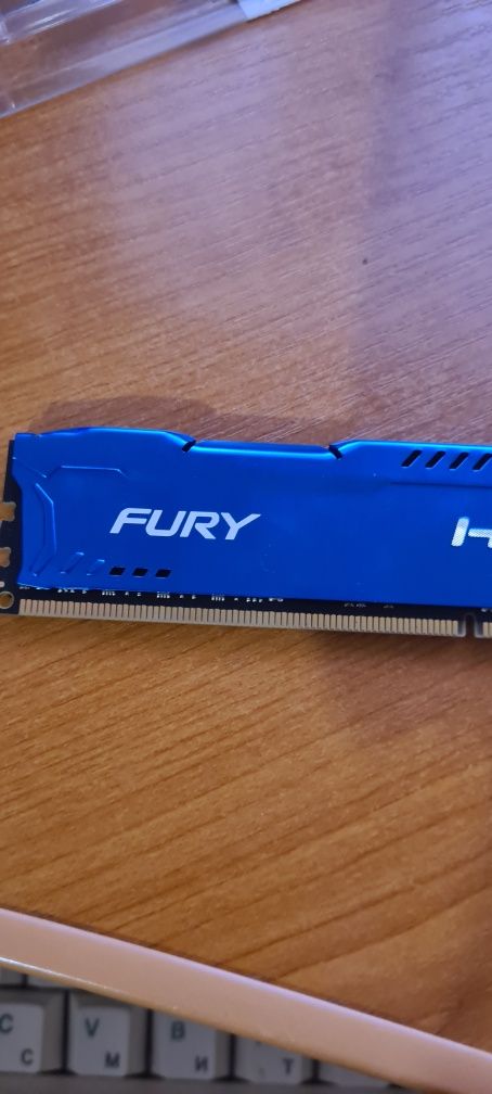 DDR3 HyperX Fyri 1 на 8 gb