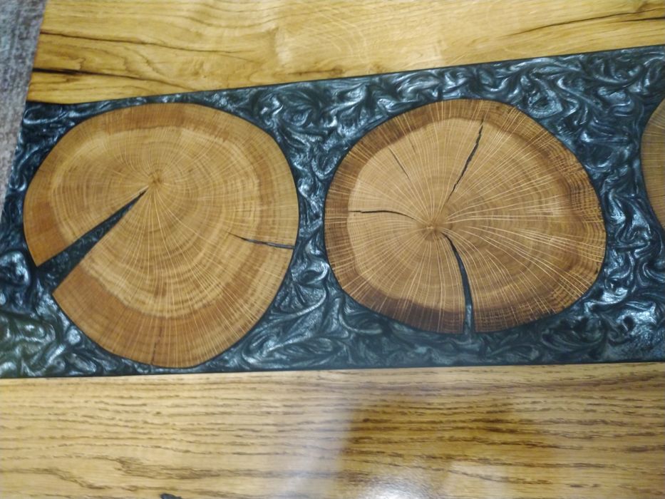 Stolik kawowy, dąb-żywica epoksydowa.