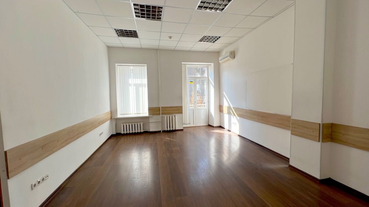 Этаж 230м2 в фасадном особняке в районе Владимирского собора