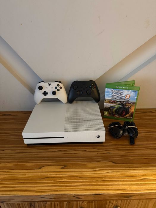 [Xbox] Konsola Xbox One S + 2 Pady + Gra Farming Simulator 19