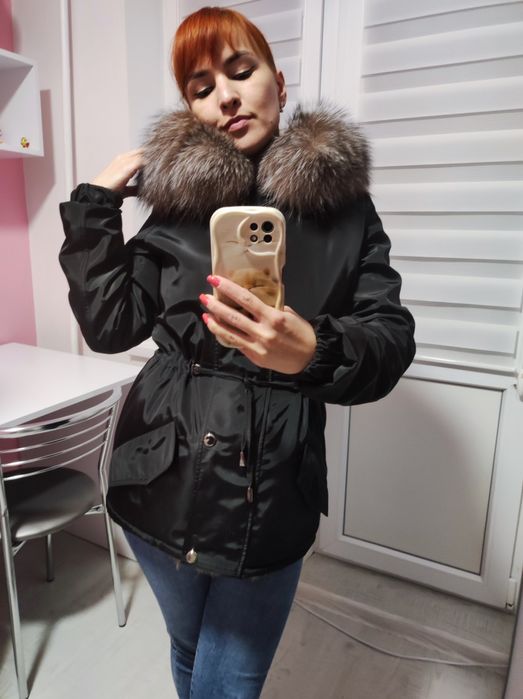 Парка б/у 42 розмір з натуральним хутром bluefrost