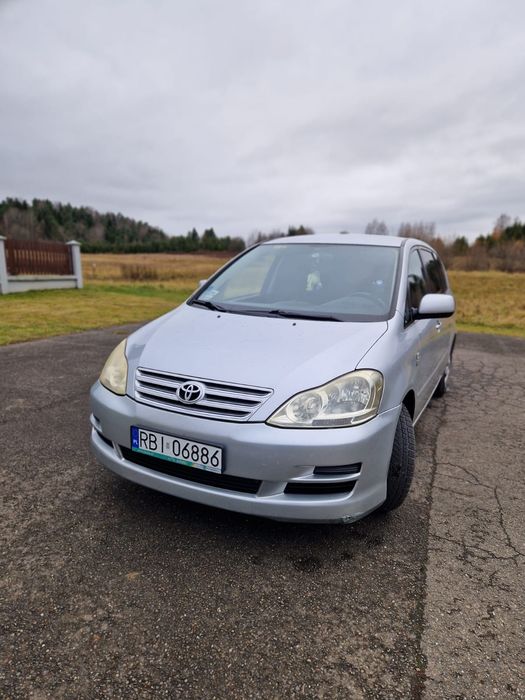 TOYOTA Avensis Verso D-4D