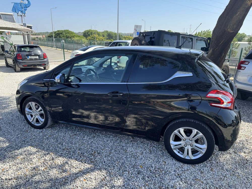 Peugeot 208 3Portas 1.2 PureTech Allure 103mil km Abril 2015