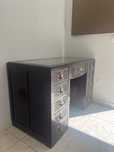Mesa secretaria , bengaleiro e movel vitrine