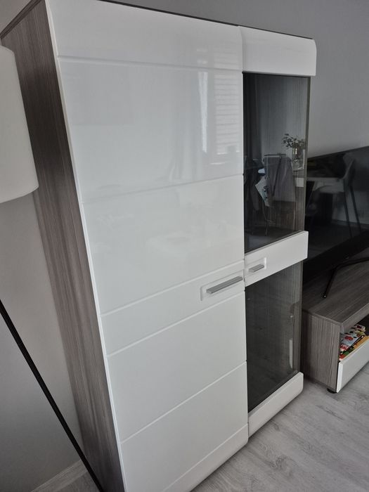 Witryna Avensis Agata Meble 156 x 96,5 x 37,5