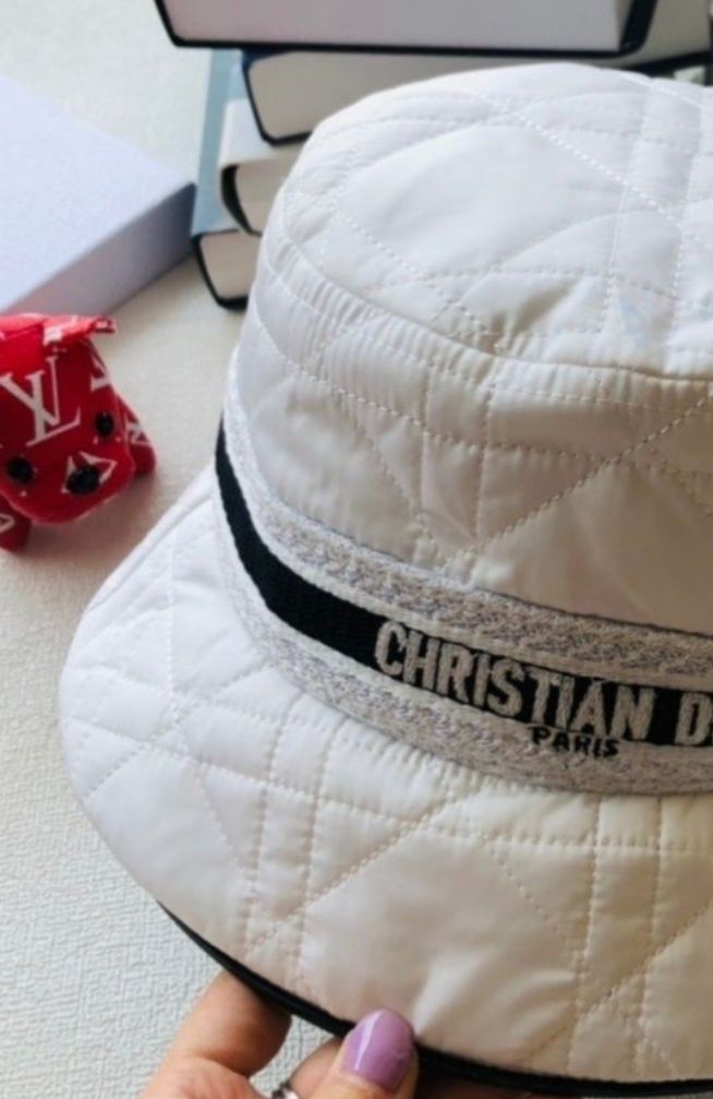 Christian Dior kapelusz bucket biały pikowany