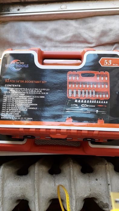 Продам 2 новых набора инструментов