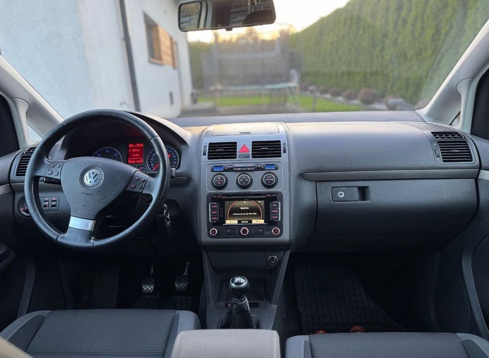 Volkswagen Touran 2010р 2.0 TDI