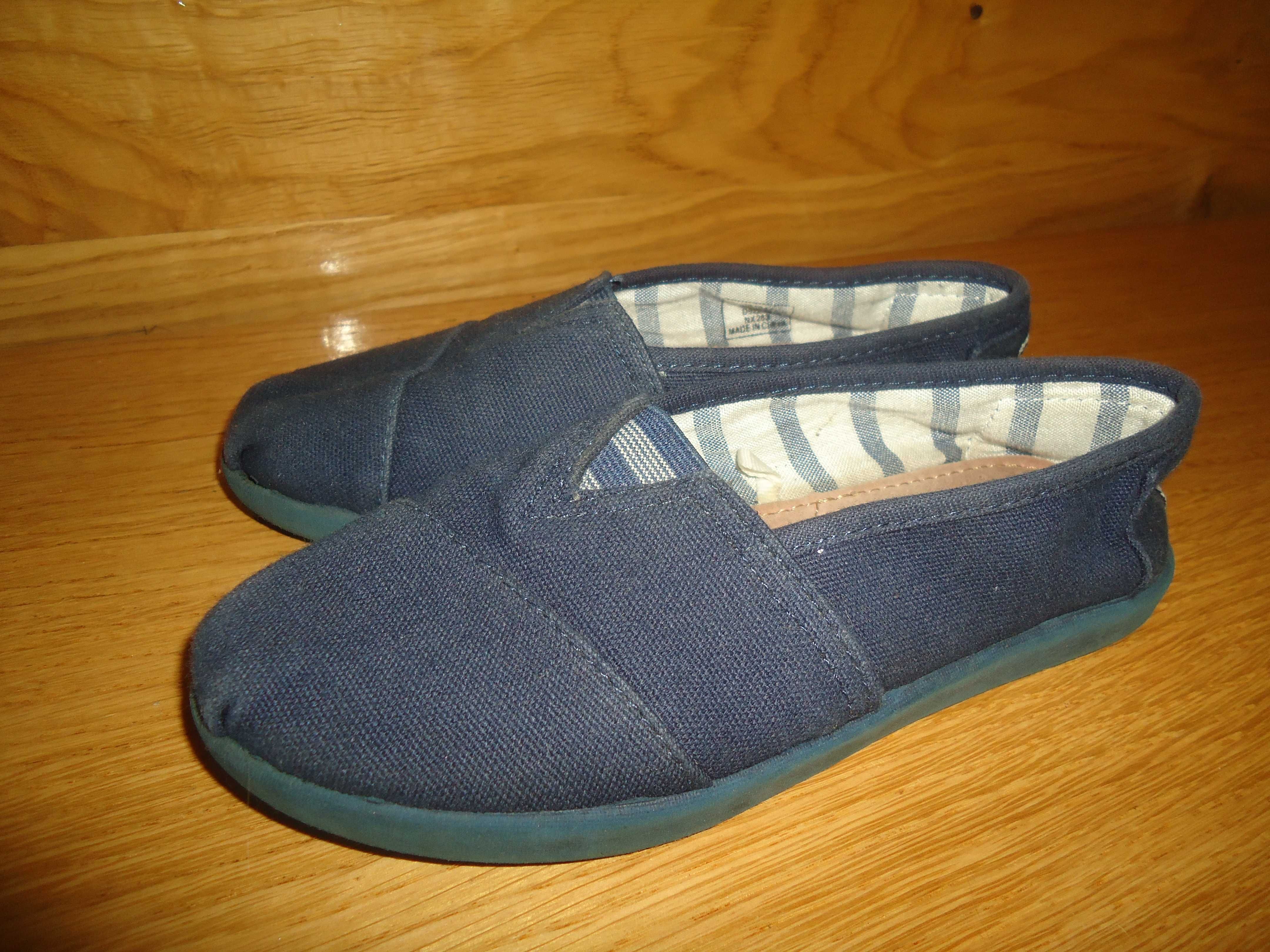 Next Buty Espadryle Granatowe chłopięce wygodne kapcie Rozmiar 31