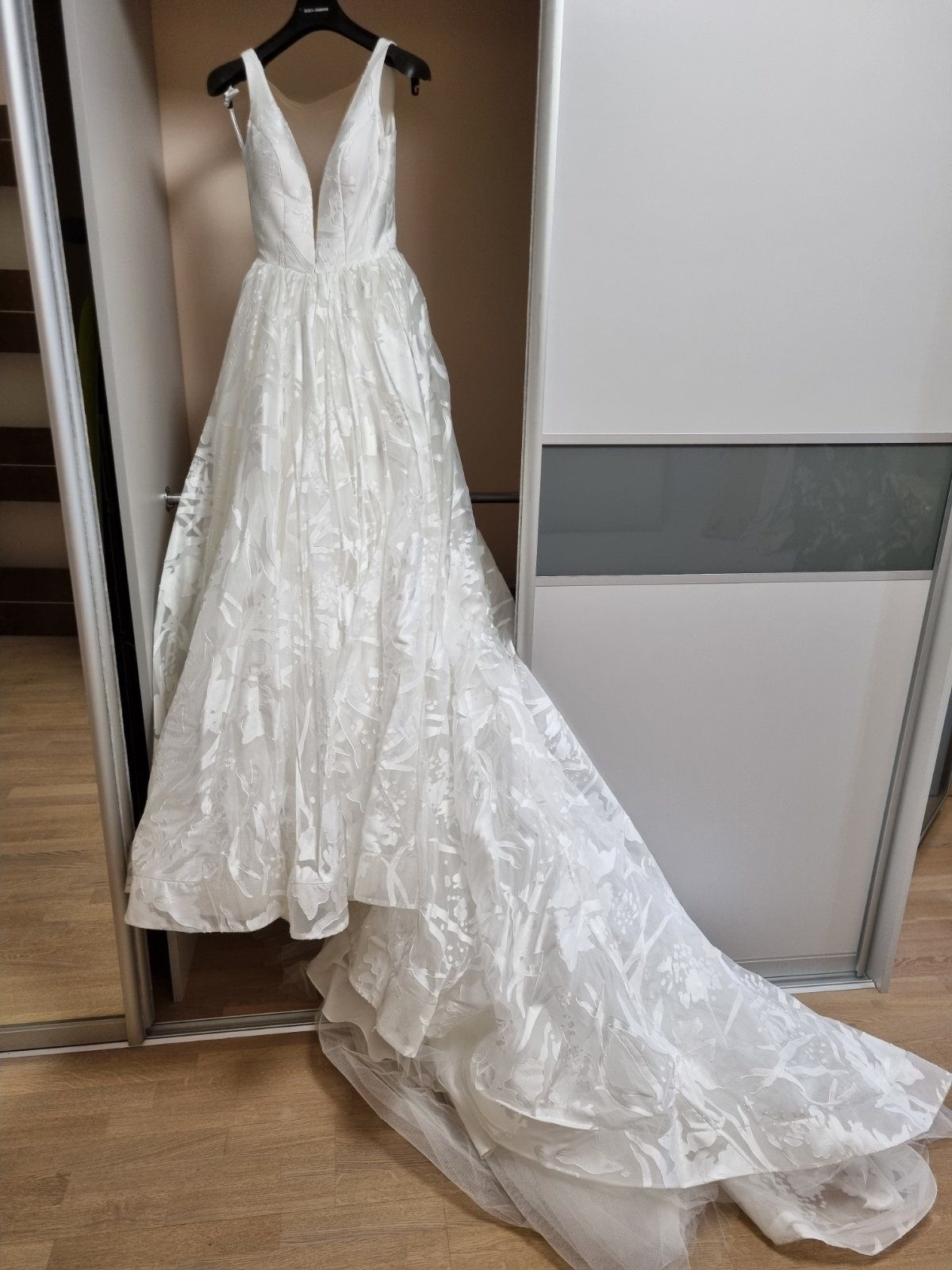 Весільна сукня зі шлейфом Milla Nova, 36 S