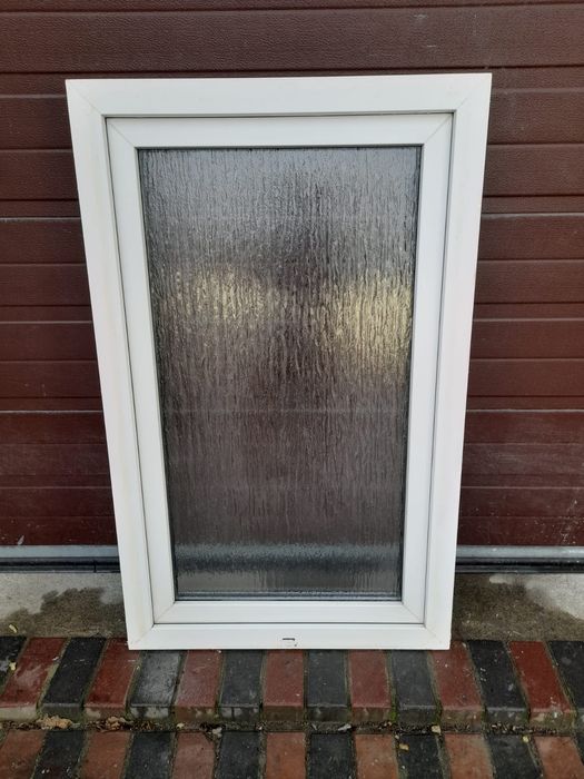 Okna do łazienki okno z szybą ornamentową mleczną 84x135 pcv DOWÓZ