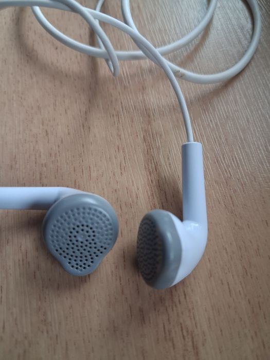 Słuchawki douszne Samsung przewodowe. Nieużywane