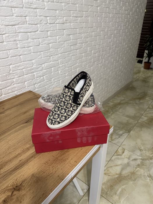 Оригиналы  новые 41 р стелька 27 Сальвадор Ферогама