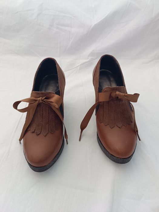 Sapato em pele castanho/camel