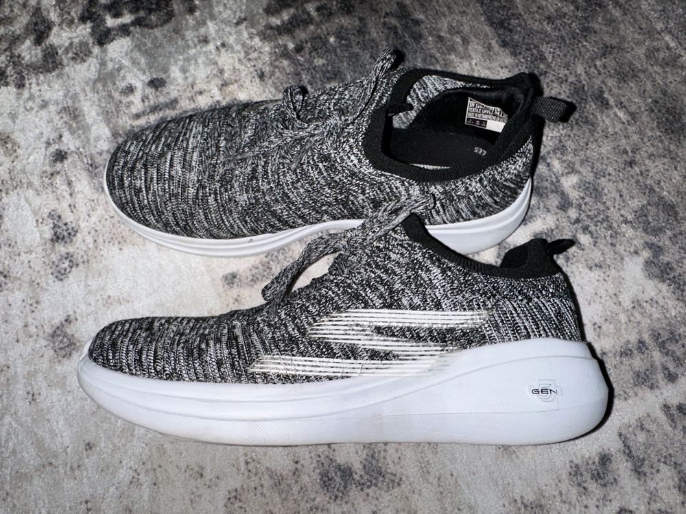 Кроссовки Skechers 36 и 38 размер