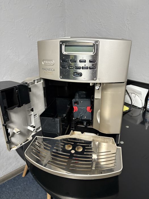 Кавомашина DeLonghi Magnifica (avtomatic cappuccino)