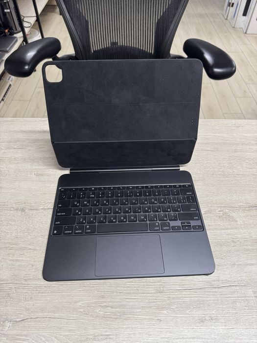Apple iPad Pro 13 2024 M4 / 2025 M5 Magic Keyboard клавіатура