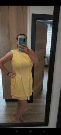 Piękna żółta sukienka rozkloszowana