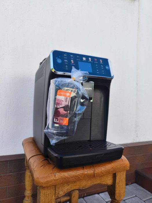 Кавомашина кофемашина Philips Series 5500 Lattego