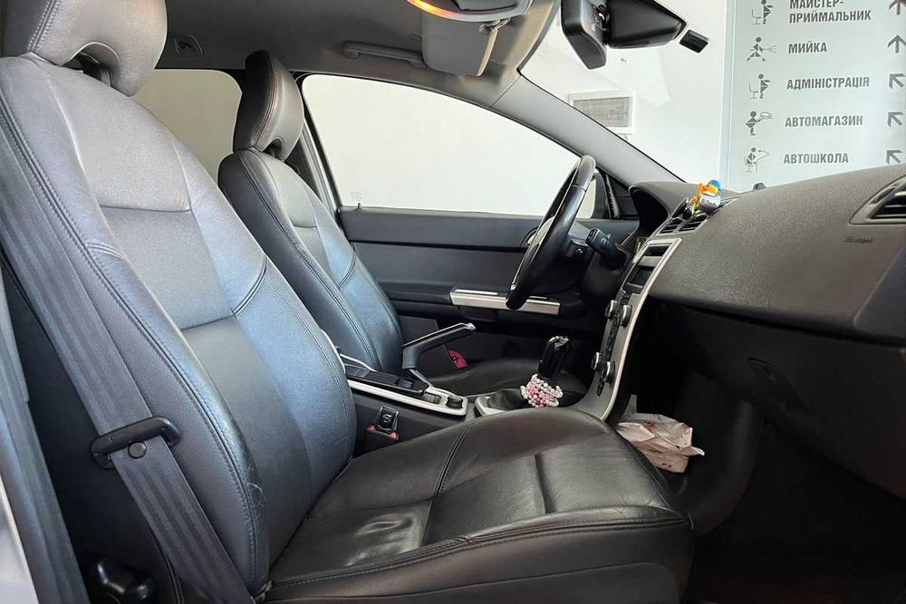 Volvo V50 2011 року
