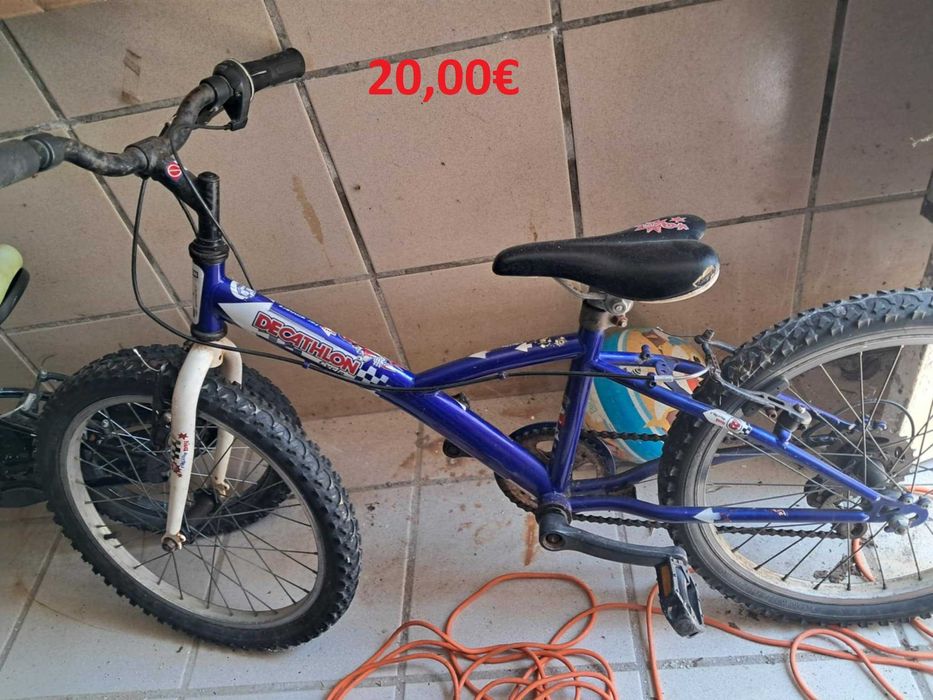 Vários veículos criança