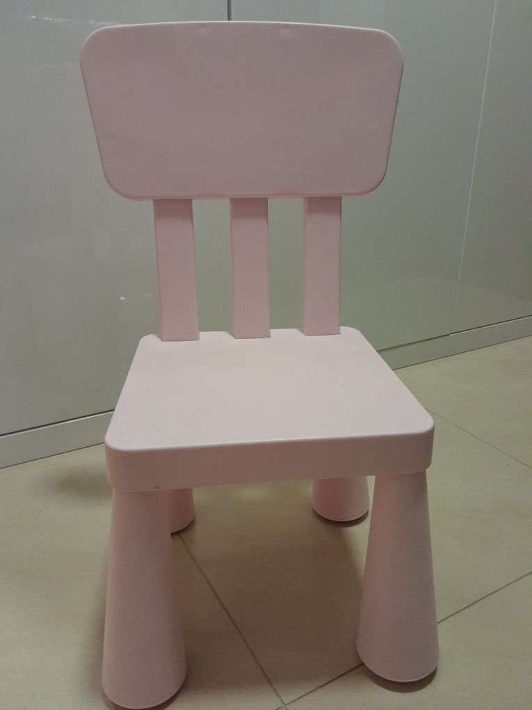 Krzeselko dzieciece  ikea