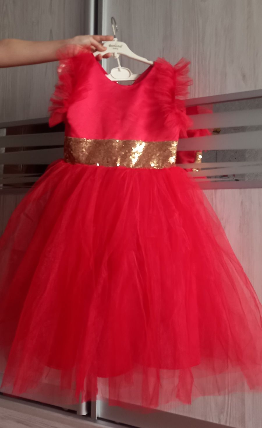 Червона святкова сукня