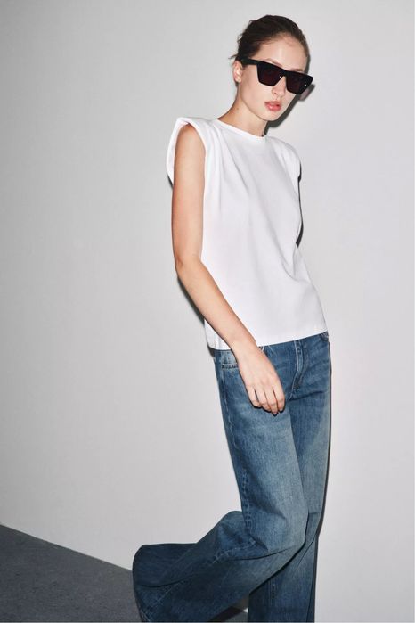 Стильна майка з плечиками від ZARA