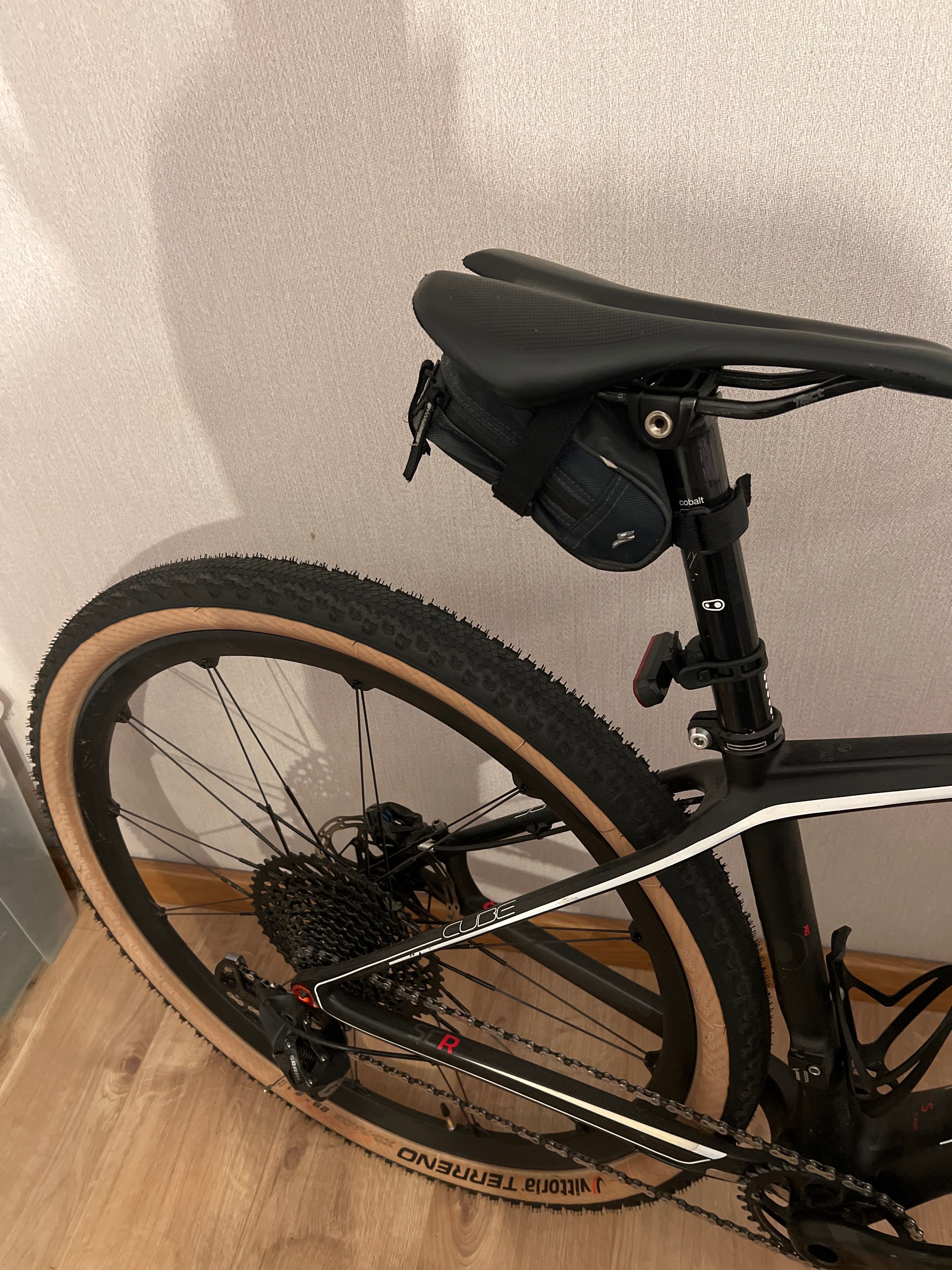 Bicicleta cube suspensão fox