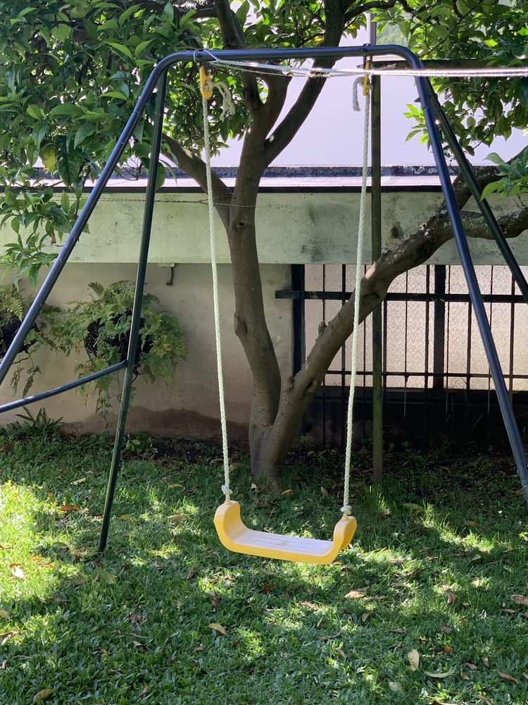 Baloiço de jardim infantil/ criança