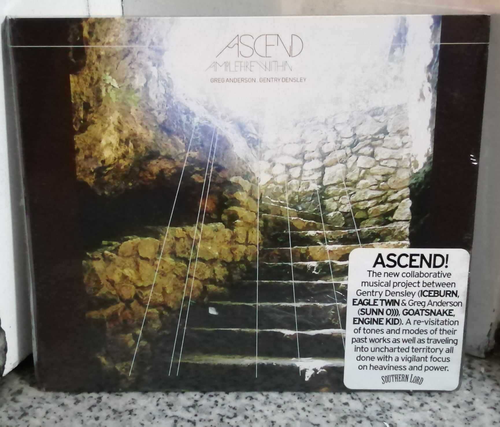 cds de ASCEND e A STORM OF LIGHT (novos)