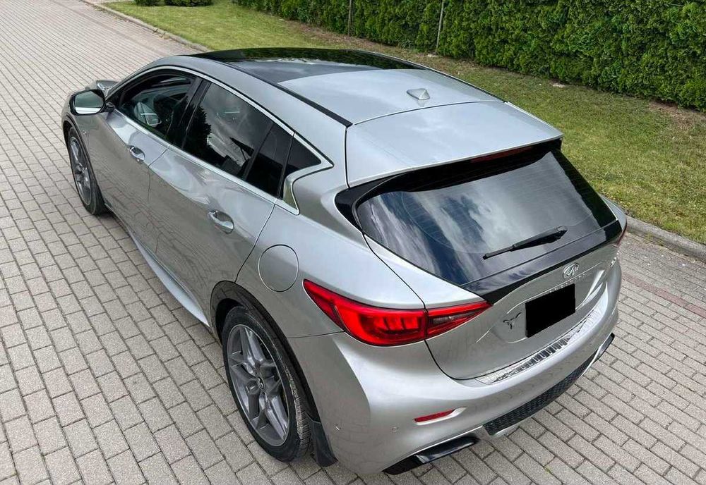 Infiniti QX30 2017 року