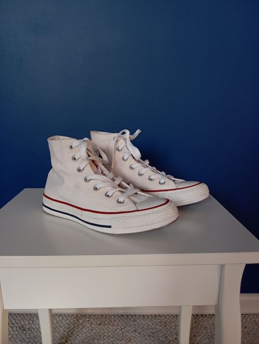 Białe trampki Converse