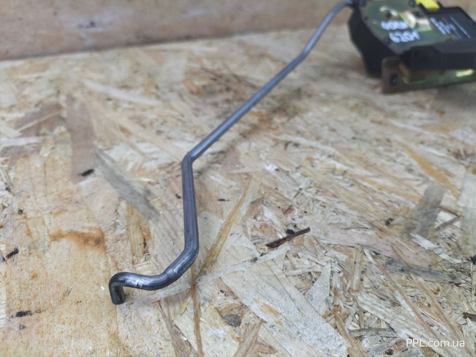 Volvo С70 I 1996-2005 S70 замок крышки багажника 9444090