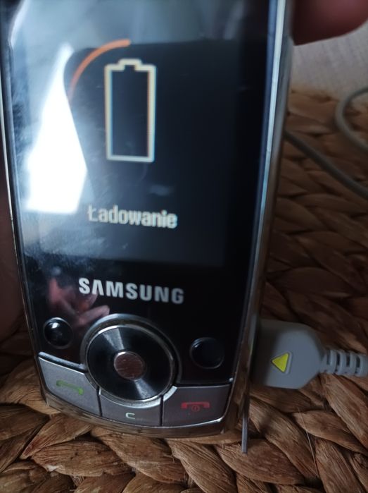 Samsung J 700 stary telefon