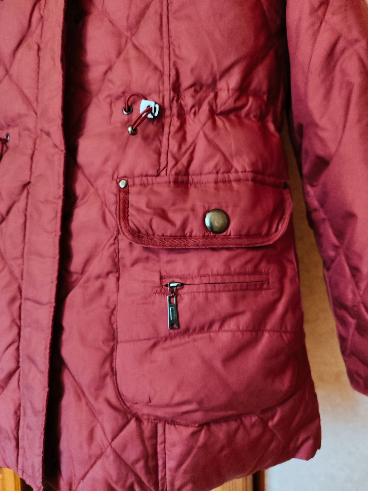 Продам фирменную  женскую куртку размер 44/46
