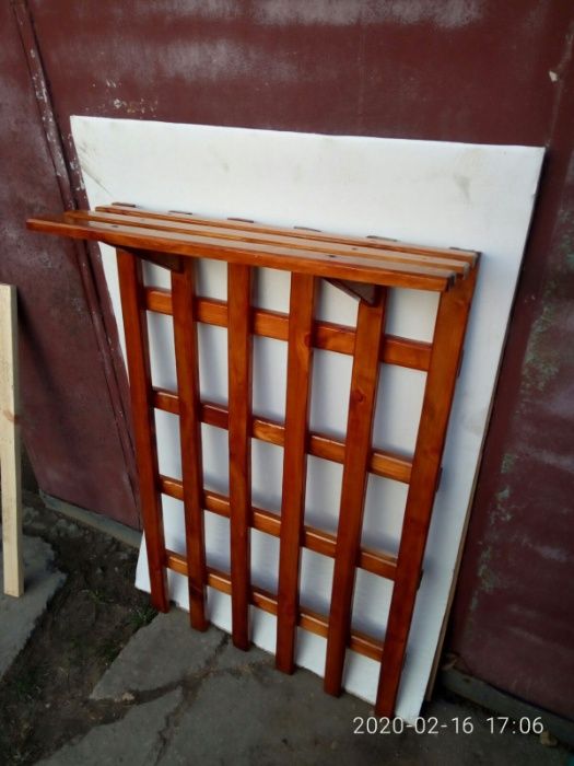 Продам деревянную вешалку