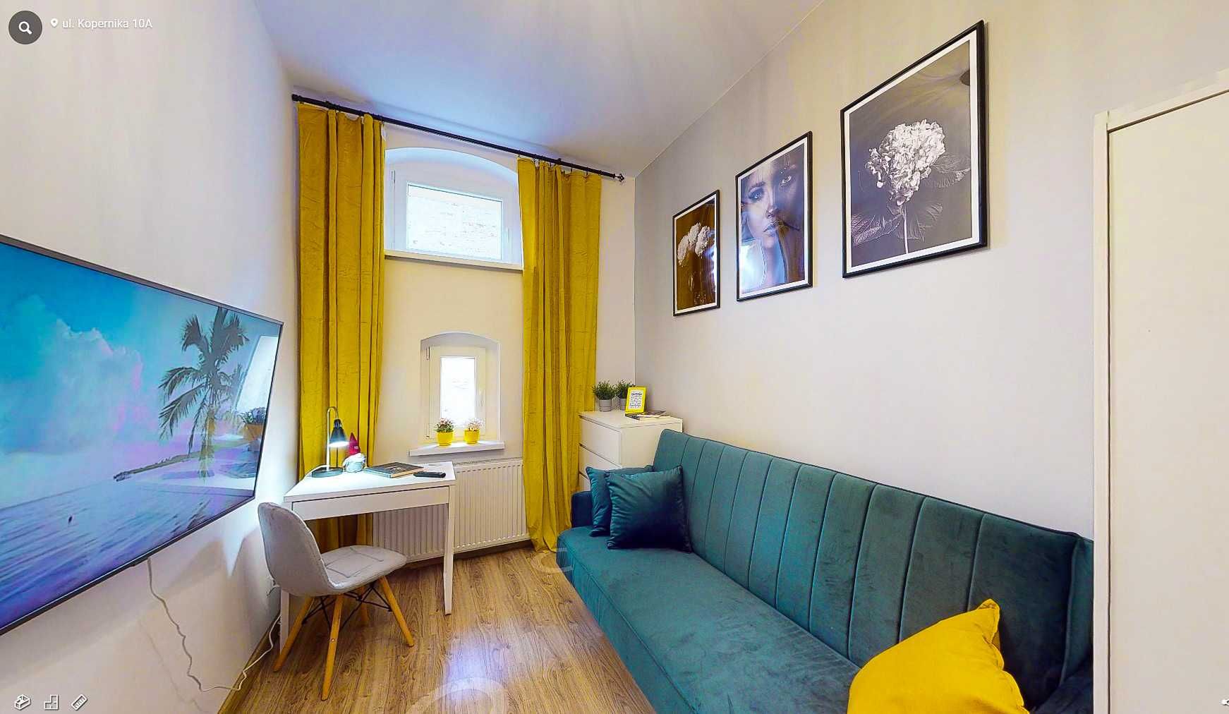 ładny pokój ze SmartTV 50" ścisłe centrum przy Półwiejskiej z WiFi