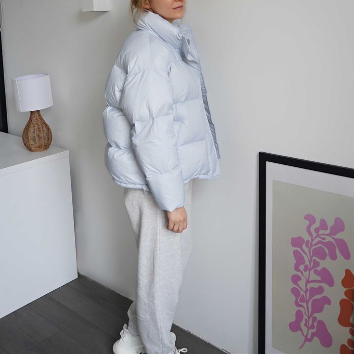 Об’ємний стьобаний пуховик у ніжних пастельних відтінках