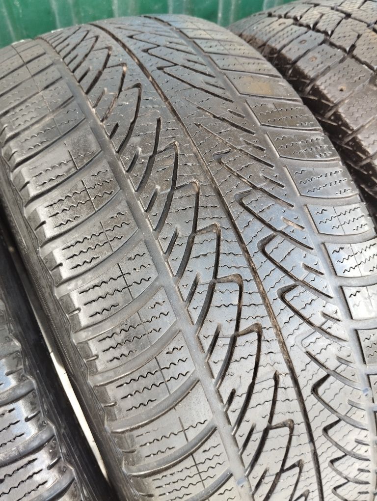 Пара шин Goodyear 235/45/18