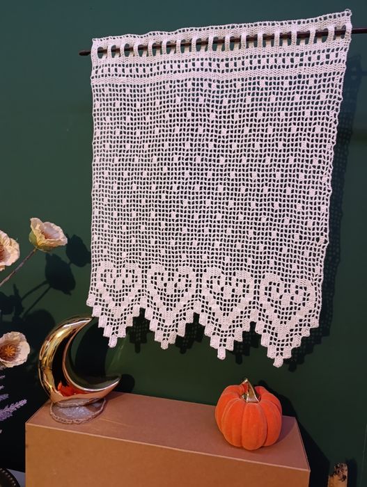 Ręcznie szydełkowana firanka zazdrostka