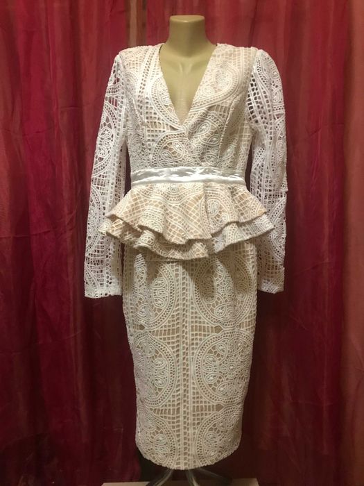 Нова сукня бежева з білим мереживом PLT Prettylittlething розмір M