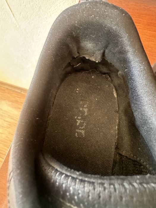 Кросівки - 42 розмір